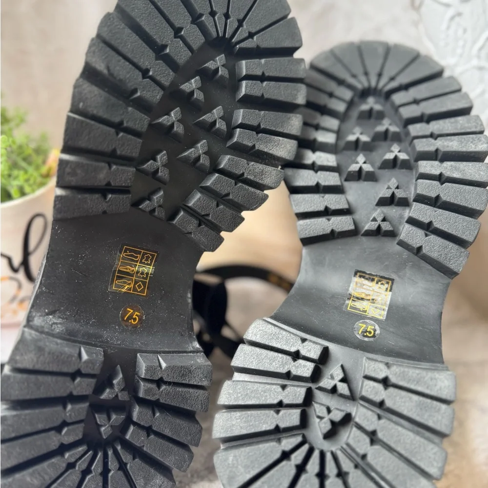 New Jeffrey Campbell Crunched Platforms never worn for Anthropologie size 7.5